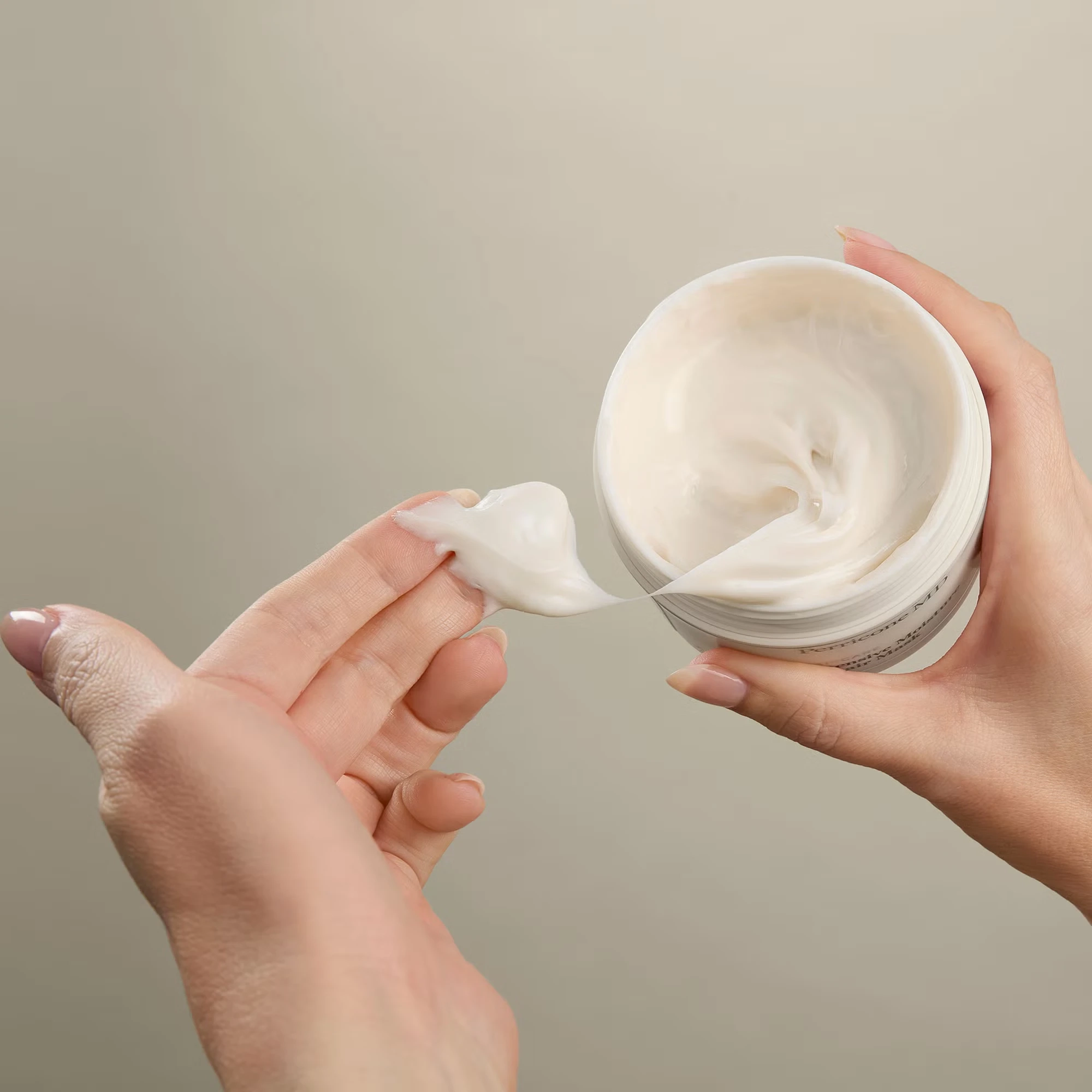 HYDRATING & STRENGTHENING MOISTURE HAIR MASK - 3 - Perricone MD